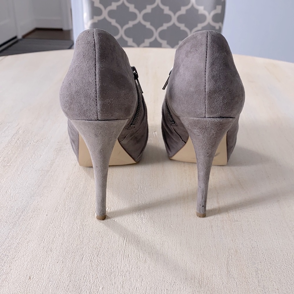 Marc fisher Clearly gray suede open toe platform heels 7 - Picture 4 of 8